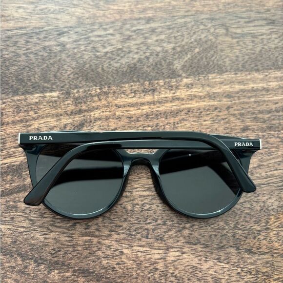 (Last call) EUC Prada PR 02XS HERITAGE Sunglasses with case and box - Picture 9 of 15